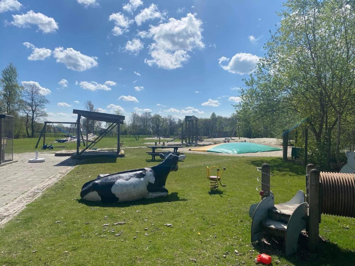 Pipowagens Bij Pannenkoekenrestaurant & Camping De Koppenjan 'Een Uniek Verblijf Met Kinderspeelboerderij' Jubbega-Schurega Exterior foto